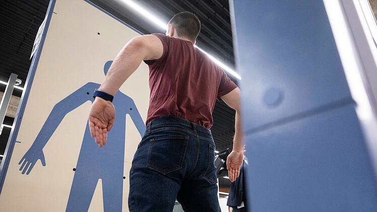 Sicherheitskontrolle am Stuttgarter Flughafen