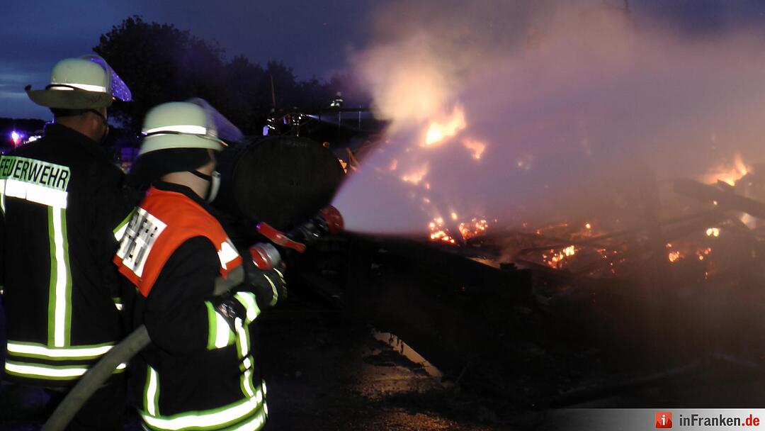 Hoher Sachschaden bei Scheunenbrand in Knetzgau