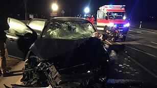 Quadfahrer und Sozia bei Frontalcrash get&ouml;tet
