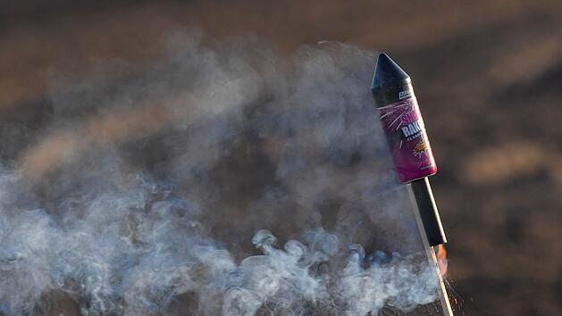 Frau (34) in Hof wird von Rakete getroffen - schwer verletzt