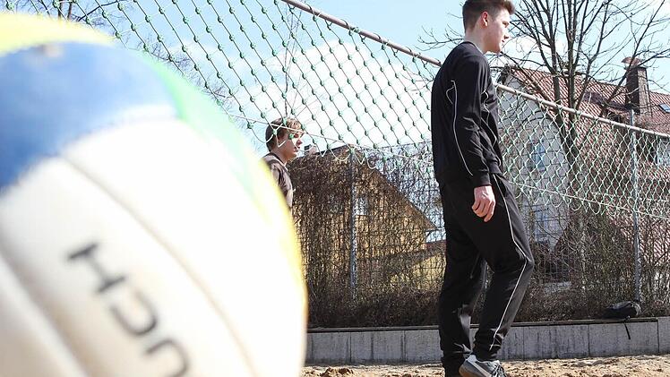 Auf de Landesgartenschau spielten die ersten Beachvolleyball.