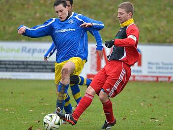 Christain Lottes (rechts) spielt seit 2009 f&uuml;r den TSV und seitdem immer in der Kreisklasse. Jetzt will der Kapit&auml;n alles daran setzen, dass das auch in der kommenden Saison so bleibt. Foto: Picturedreams/Archiv