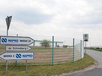 Nipro baut auf dieser Freifläche des Firmengeländes eine große Lagerhalle. Foto: Heike Beudert