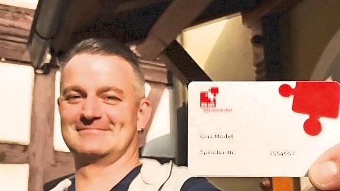 Gert Model möchte gar nicht im Vordergrund stehen. Der Wille sich typisieren zu lassen, sei wichtig. Den Ausweis gibt es nach der Typisierung.  Foto: Michael Busch