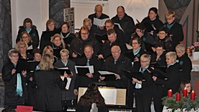 Stimmgewaltig verkündete der Gesangverein Concordia Maroldsweisach unter Leitung von Christine Kettler-Pohl mit entsprechenden Liedern das bevorstehende Weihnachtsfest. Helmut Will