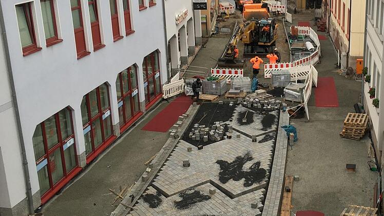 Baustelle Bahnhofstraße Hammelburg: Im Dezember wurde  ein erster Abschnitt der Fahrbahn freigegeben.