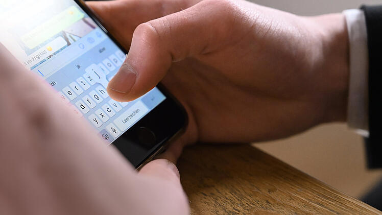 WhatsApp, Chat