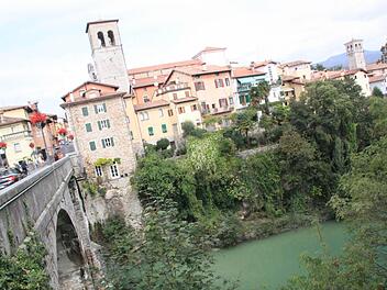 Die alte Langobardenstadt Cividale liegt mitten im einstigen Patriarchat Aquileia - in der italienischen Region Venetien-Friaul. Einst herrschten in dieser Gegend die Andechs-Meranier. Wäre das Geschlecht im 13. Jahrhundert nicht ausgestorben, vielleicht wäre das malerische Städtchen am Natisone mit seiner Teufelsbrücke heute ebenso wie Lichtenfels am Main ein Teil der Bundesrepublik Meranien. Foto: Matthias Einwag