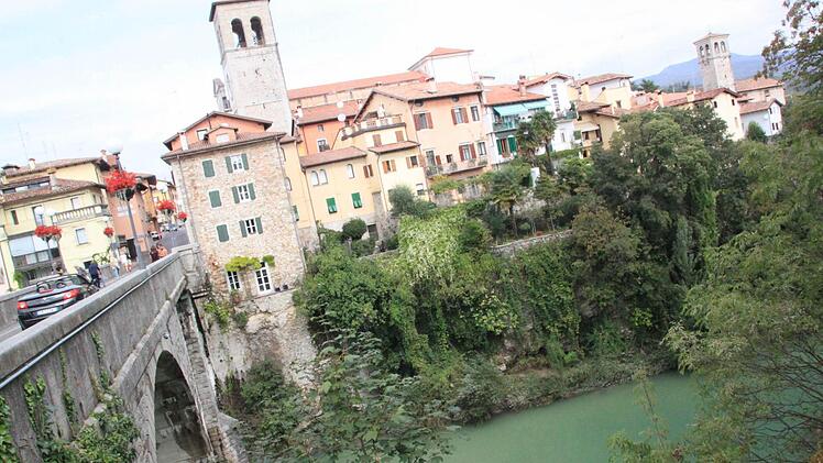 Die alte Langobardenstadt Cividale liegt mitten im einstigen Patriarchat Aquileia - in der italienischen Region Venetien-Friaul. Einst herrschten in dieser Gegend die Andechs-Meranier. Wäre das Geschlecht im 13. Jahrhundert nicht ausgestorben, vielleicht wäre das malerische Städtchen am Natisone mit seiner Teufelsbrücke heute ebenso wie Lichtenfels am Main ein Teil der Bundesrepublik Meranien. Foto: Matthias Einwag