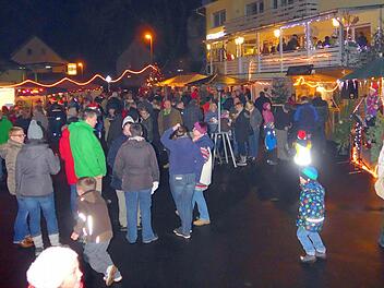 Viele Menschen brachte der Geröder Weihnachtsmarkt auf die Beine. Foto: Hans Stenzel