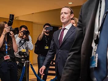 Facebook-Chef Mark Zuckerberg musste sich am Dienstag (22. Mai 2018) einer öffentlichen Anhörung im EU-Parlament (Brüssel, Belgien) stellen. Foto: Geert Van den Wijngaert / AP / dpa