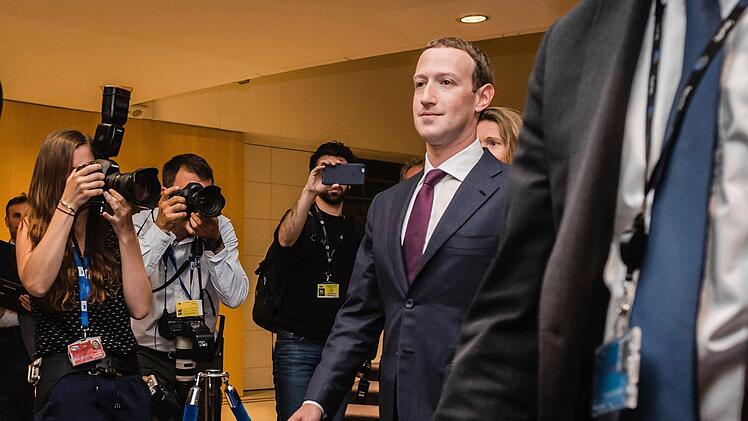 Facebook-Chef Mark Zuckerberg musste sich am Dienstag (22. Mai 2018) einer öffentlichen Anhörung im EU-Parlament (Brüssel, Belgien) stellen. Foto: Geert Van den Wijngaert / AP / dpa