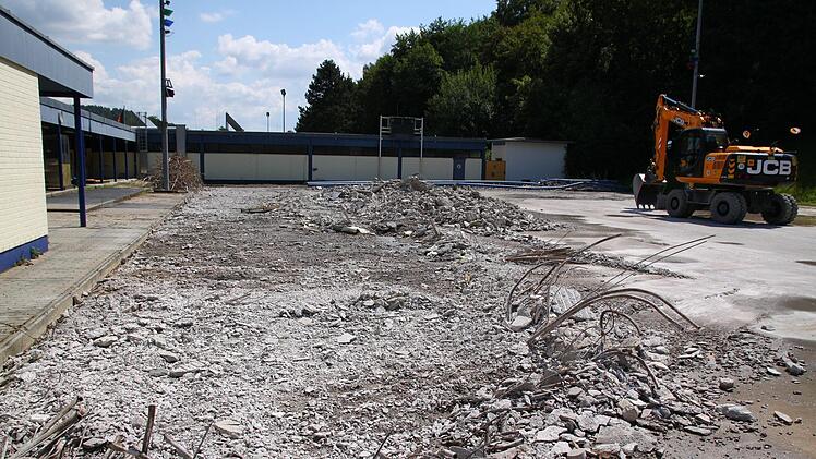 Die Eisbahn wird saniert. Foto: Jürgen Gärtner