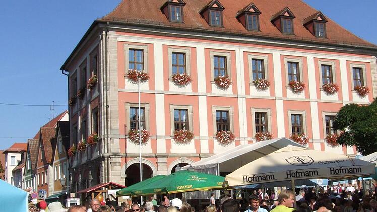 Die Werbegemeinschaft NEA-Aktiv e.V. ist stolz auf ihre erstklassigen lokalen Unternehmen und lädt aufs Herzlichste zum Herbstfest ein.  Foto: Archiv