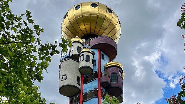 Schon von Weitem siehst du die goldene Kuppel des Abensberger Brauereiturms.