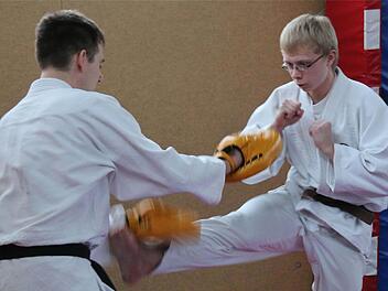 Eine Vorführung von ESDO Selbstverteidigung gab es beim Ehrungsnachmittag des TV/ DJK Hammelburg. Foto: Gerd Schaar