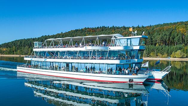 Die "MS Brombachsee" wird liebevoll als "Fränkisches Traumschiff" bezeichnet.  Den Blick über das Wasser kann man auf der "MS Brombachsee" von insgesamt drei Decks aus.
