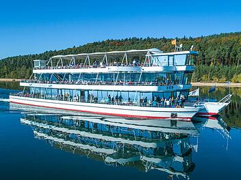 Die "MS Brombachsee" wird liebevoll als "Fränkisches Traumschiff" bezeichnet.  Den Blick über das Wasser kann man auf der "MS Brombachsee" von insgesamt drei Decks aus.