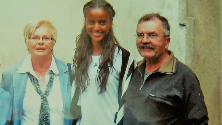 2009 trafen die Dreschers in Bamberg "Germanys next Topmodel" Sara Nuru. Das Fotomodell engagiert sich bei "Menschen für Menschen".