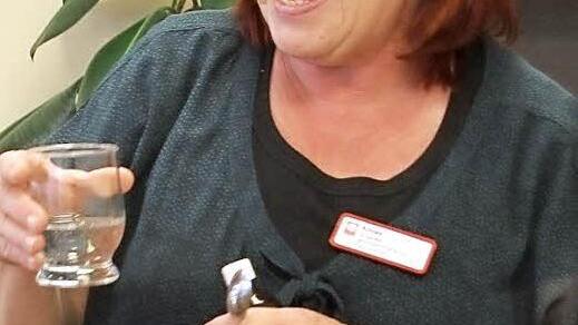 Die Altenpflegerin Angelika Krines umsorgt die Senioren in Knetzgau.