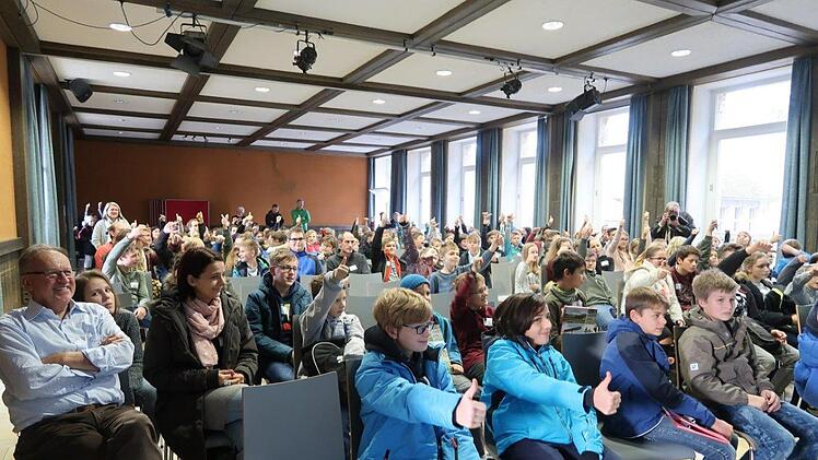 Auf Nachfrage, wie ihnen der Tag gefallen hat, hoben die meisten Schüler den Daumen nach oben.  Martin Haendl