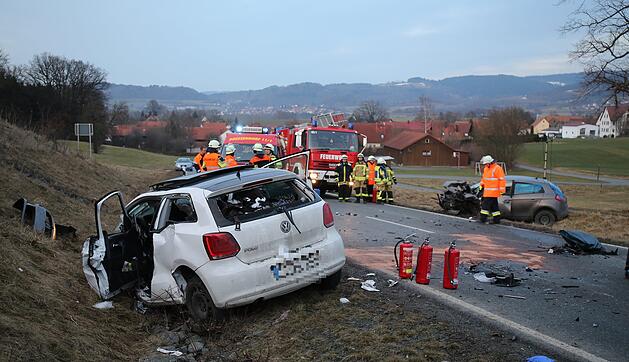 Frau stirbt nach Frontalcrash im Landkreis Bayreuth