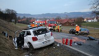 Frau stirbt nach Frontalcrash im Landkreis Bayreuth Frau stirbt nach Frontalcrash im Landkreis Bayreuth