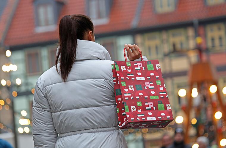 Was Menschen mit ungeliebten Weihnachtsgeschenken machen