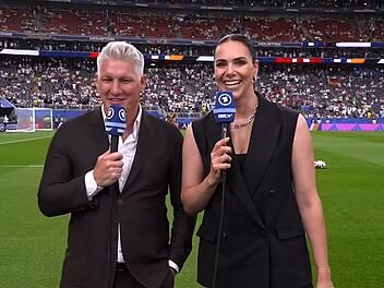 Esther Sedlaczek und Bastian Schweinsteiger begleiteten den Auftakt der deutschen Nationalmannschaft bei der WM.