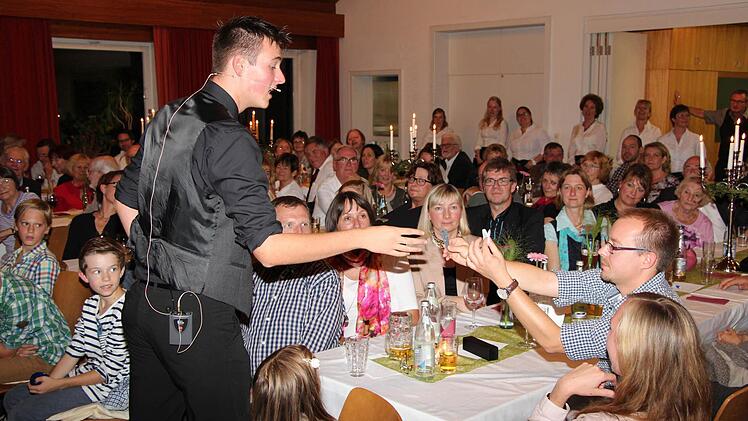 "Der Zauderer" Michael Stark verblüffte das Publikum. Foto: Rainer Glissnik
