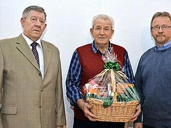 Ehrungen beim VdK (v.l.): Ortsverbandsvorsitzender Werner Below, Armin Pfülb, Kreisverbandsvorsitzender Engelbert Roith. Foto: Björn Hein