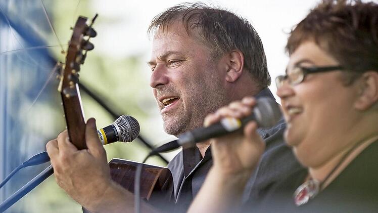 Thomas "Wulli" Wullschläger und Sonja Tonn sind die beiden Macher im Strohalm. Zusammen mit dem Verein "Strohalm Kulturbühne" stemmen die beiden die "Erlanger Institution".  Foto: Christian Pöhlmann