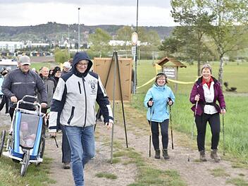 Alt und Jung machte sich gemeinsam auf die unterschiedlich langen Strecken. Fotos Gerold Snater