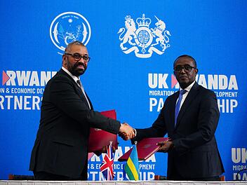 Großbritanniens Innenminister Cleverly zu Besuch in Ruanda