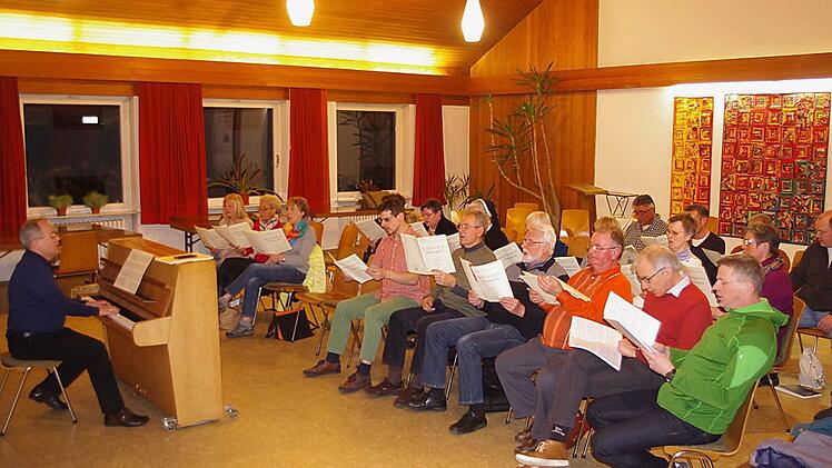 Der Dekanats-Chor Kronach bringt am Karfreitag Telemanns Matthäus-Passion aus dem Jahre 1746 zum Klingen. Foto: Heike Schülein