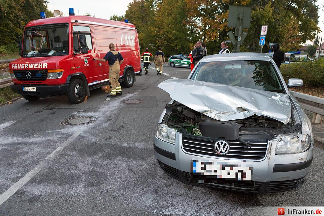 Pkw kollidiert mit Regionalbahn