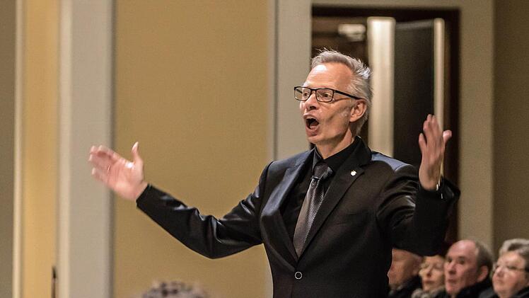 Der Coburger Bachchor und das Main-Barockorchester Frankfurt beeindruckten bei der Aufführung des Weihnachts-Oratorium in St. Moriz. Am Dirigentenpult: Peter Stenglein. Foto: Jochen Berger