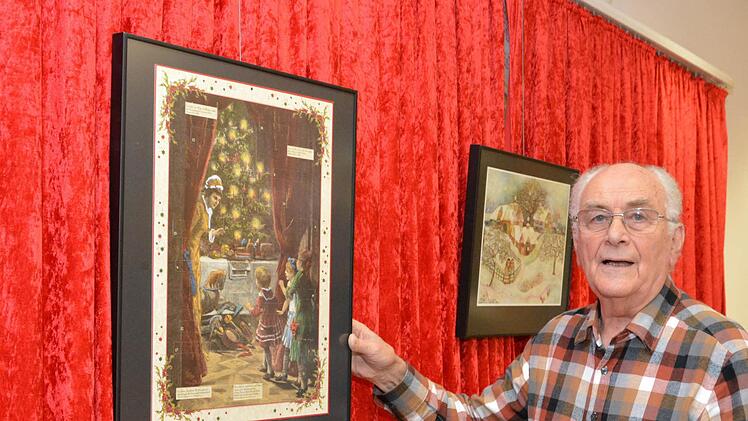 Horst Kreutz vor dem ältesten Adventskalender seiner Sammlung, einem Exemplar aus dem Jahr 1906.  Foto: Björn Hein