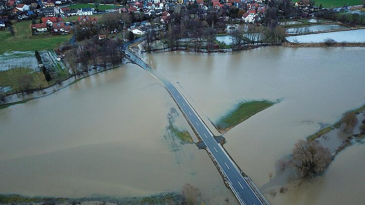 Steigende Pegel: Erste Überschwemmungen in Franken