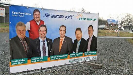 So schaut das Werbebanner der Freien Wähler Stadtsteinach aus, das verschwunden ist. Das zweite große Werbeplakat (hier im Bild) steht auf dem Busparkplatz von Leonhard Will. Foto: Sonja Adam
