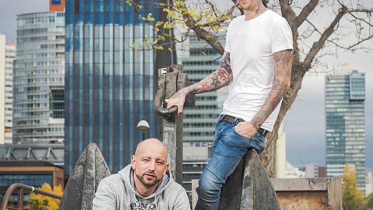 Ein Lied hat ihnen genügt, um in Österreich und Bayerm Kultustatus zu erlangen: Seiler und Speer, die mit "Ham kummst" Anfang 2016 die deutsche Charts stürmten. Am Samstag, 22. Juli, wird das Duo beim Tambacher Sommer seinen alpinen Schmäh versprühen. Fotos: Konzertagentur Friedrich