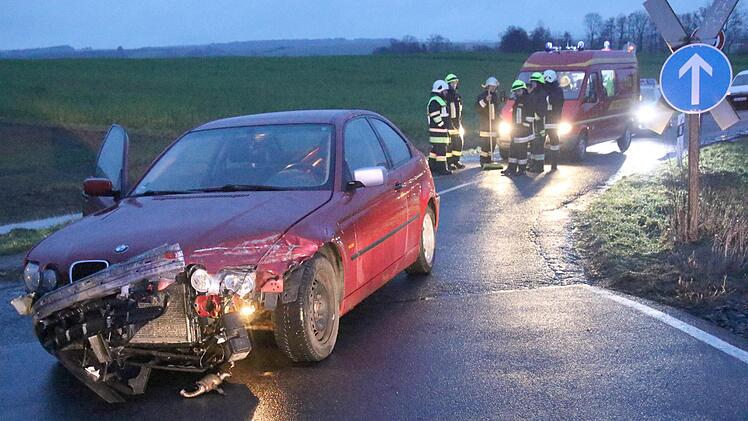 An einem unbeschränktem Bahnübergang zwischen Coburg und Bad Rodach kam es am Donnerstagmorgen zu einem Unfall zwischen einem Zug und einem Auto. Foto: Stelzner