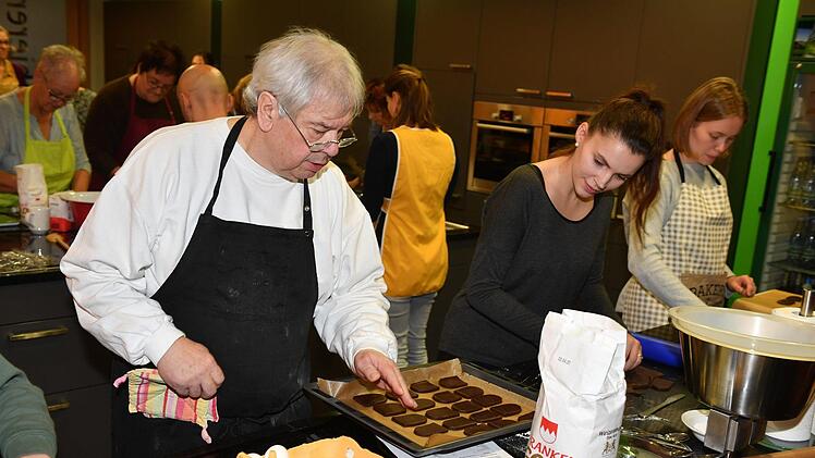 Ein vermutlich 100 Jahre altes Rezept hat Theresa Schramm gefunden.Foto: Ronald Rinklef