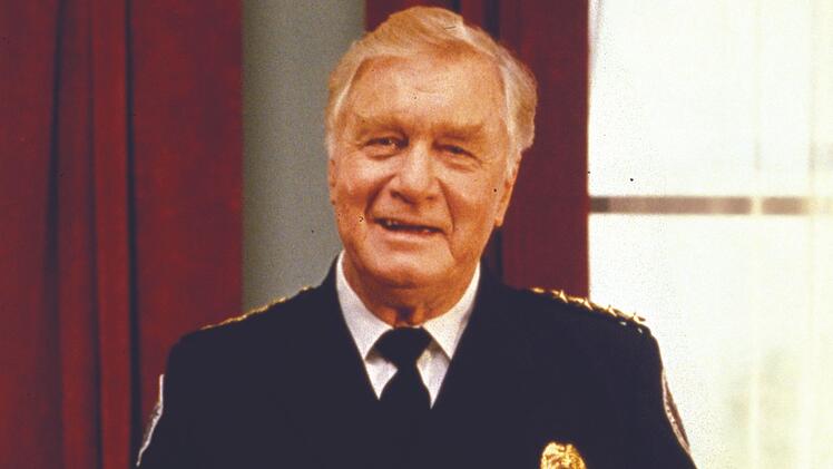 George Gaynes war ein Mann f&uuml;r gro&szlig;e Nebenrollen. 2003 zog er sich aus dem Schauspielgesch&auml;ft zur&uuml;ck. Er starb 2016 im Alter von 98 Jahren.