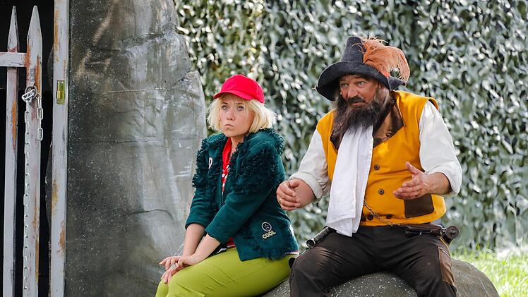 Gastregisseurin Stephanie Kuhlmann hat mit dem Stück "Der Räuber Hotzenplotz" einen rasanten Theaterspaß inszeniert. Foto: Matthias Hoch