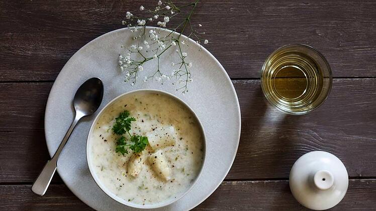 spargelcremesuppe-mit-wein.jpg