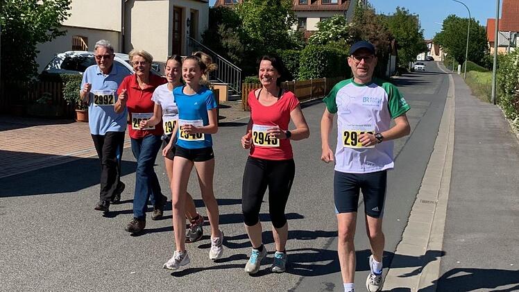 Laufbegeisterung verbindet Generationen: Gleich mit sechs Teilnehmern vertreten war die sportliche Familie Klostermann/Faulstich aus Bad Staffelstein. Foto: Mario Deller