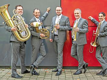„Classic Brass“ gastiert im Schlosspark Unterleinleiter.