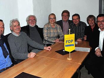 Sie stehen an der Spitze der FDP-Liste für den Kreistag (von links): Michael Otte, Hans-Werner Fischer, Veit Pöhlmann, Margit Drechsler, Roland Klötzer, Lothar Huber, Brita Ziegler und Thomas Nagel. Foto: Stephan Herbert Fuchs