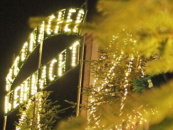 Die "Kronacher Weihnacht" setzt unter neuer Leitung auch auf ein neues Lichtkonzept. Foto: Marco Meißner